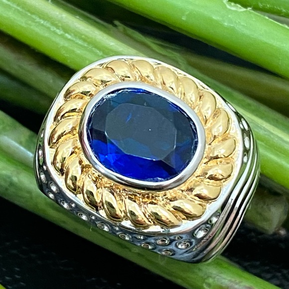 Vintage Unsigned Two-tone Blue Sapphire Rhinestone Rhodium Plated Ring Size 8 - Picture 1 of 13